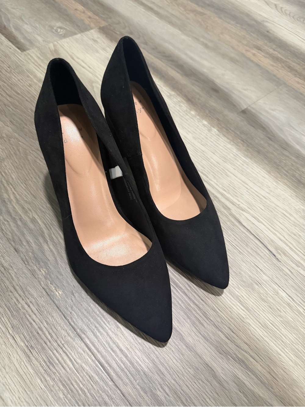 Women’s Black Pointed Toe Suede Pumps